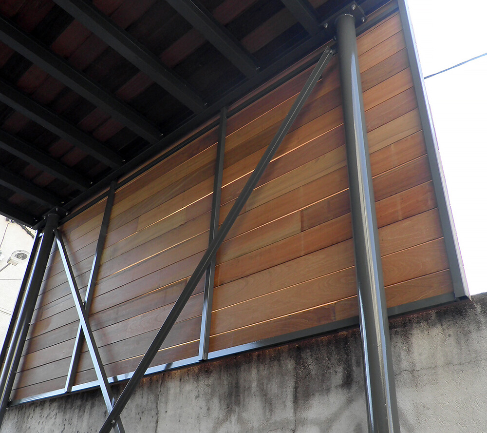 Création d'une terrasse suspendue en cumaru - Vue du dessous